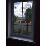 Окно коридора со шпросом